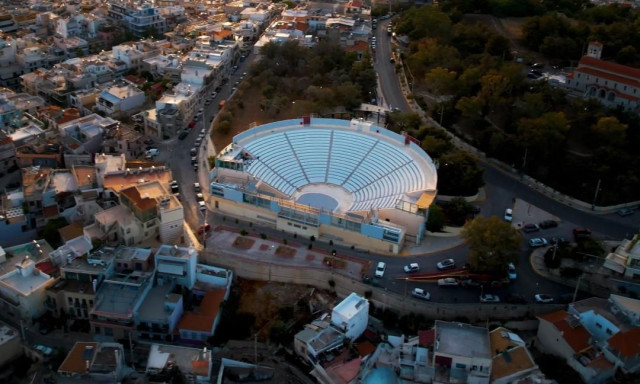 Το Βεάκειο Θέατρο καινοτομεί: Δωρεάν μεταφορά των θεατών για όλες τις εκδηλώσεις