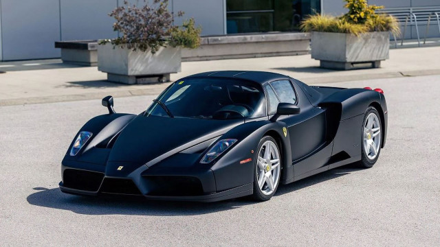 Η μοναδική μαύρη ματ Ferrari Enzo στον κόσμο πωλείται