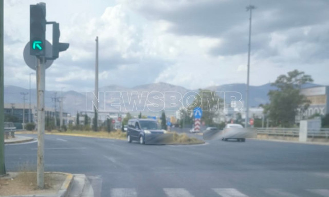Όχημα πήγαινε ανάποδα στον κόμβο Καλυφτάκη
