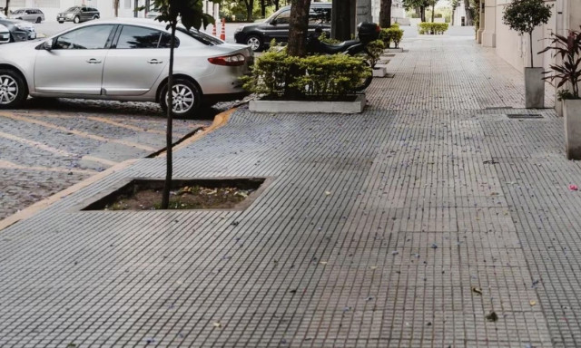 Το Μαρόκο σκάβει την άσφαλτο για να καταπολεμήσει τον μεγάλο εχθρό της νότιας Ευρώπης