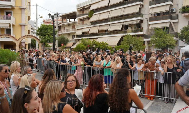Συγκίνηση στη λαϊκή αγρυπνία για τον Γιώργο Μαζωνάκη: «Αφήνει πίσω του τη μουσική, καλοσύνη και ευγένεια»