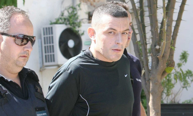 Ο Αλκέτ Ριζάι πίσω από τους αιματηρούς πυροβολισμούς έξω από beach bar στην Ανάβυσσο