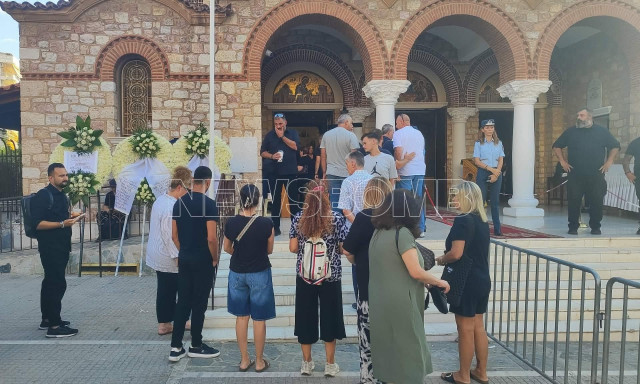 LIVEBLOG: Αγρυπνία για τον Γιώργο Μαζωνάκη: Λαοθάλασσα στη Νίκαια - Στις 13:00 η εξόδιος ακολουθία
