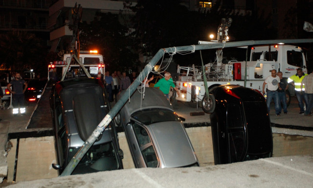 Καλλιθέα: Υπογράφηκε η σύμβαση αποκατάστασης της καθίζησης έξω από τον σταθμό του ΗΣΑΠ «Ταύρος»
