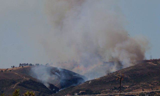 Λάρισα: Καλύτερη η εικόνα της φωτιάς στον Κίσσαβο - Επιχειρούν πέντε εναέρια μέσα