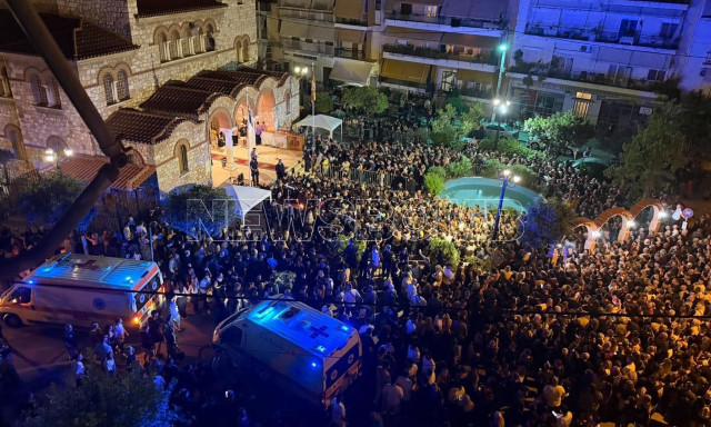 Πρωτοφανείς εικόνες στη Νίκαια: Πραγματικό λαϊκό προσκύνημα και συγκίνηση για τον Γιώργο Μαζωνάκη