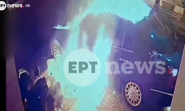 Ζωγράφου: Βίντεο-ντοκουμέντο από την εμπρηστική επίθεση - Με εγκαύματα αποχώρησε ο δράστης