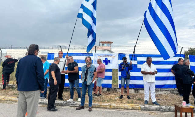 Αποφυλακίζεται ο Ηλίας Κασιδιάρης: Υποστηρικτές του τον περιμένουν έξω από τη φυλακή