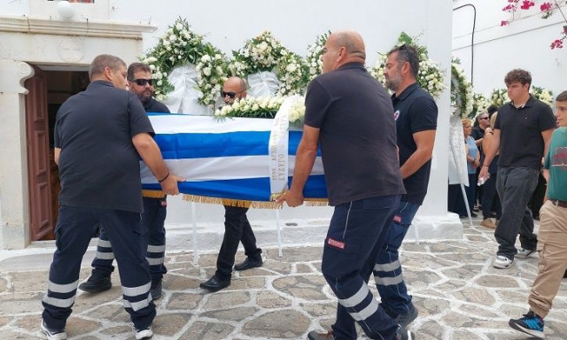 Αντίπαρος: Συγκίνηση και πλήθος κόσμου στην κηδεία του δημάρχου, Αναστάσιου Φαρούπου -