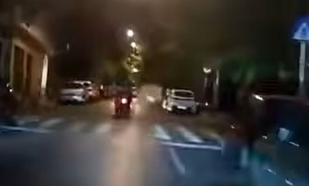 Σοκαριστικό τροχαίο στην Αθήνα: Πατίνι έπεσε πάνω σε μηχανάκι παραβιάζοντας τον... μισό ΚΟΚ