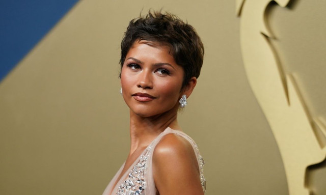 Zendaya: Έκοψε τα μαλλιά της και εμφανίστηκε στα Βραβεία Emmy - Το κούρεμα που εντυπωσίασε