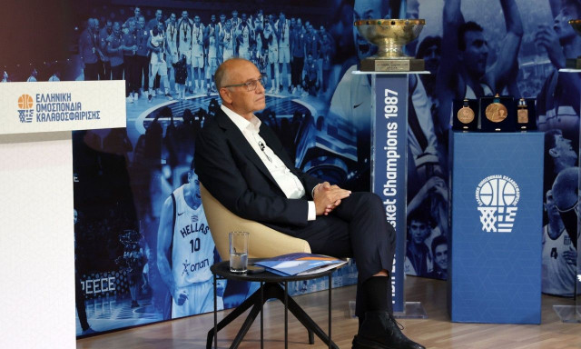 Το θέατρο του παραλόγου από τον Λιόλιο στην απολογιστική συνέντευξη