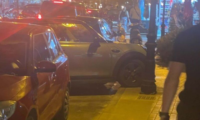 Ρέθυμνο: Έβαλαν το αυτοκίνητο πάνω στο πεζοδρόμιο