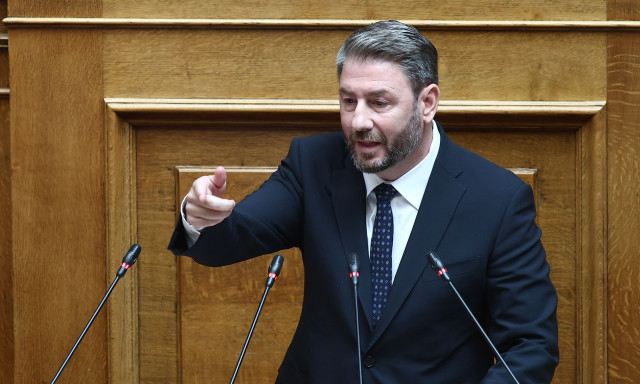 Ανδρουλάκης: «Επικοινωνιακά παιχνίδια» της ΝΔ με το Σύνταγμα – Αιχμές για τα άρθρα 86 και 110