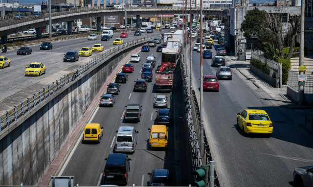 Κίνηση τώρα: Στο «κόκκινο» ο Κηφισσός - Μποτιλιάρισμα σε Κηφισίας, Αττική και κέντρο Αθήνας