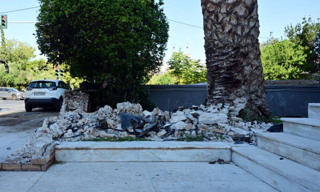 Τροχαίο δυστύχημα στην Ποσειδώνος: «Αποκολλήθηκε η μηχανή και φλεγόταν - Ήταν εκκωφαντικό το "μπαμ"»
