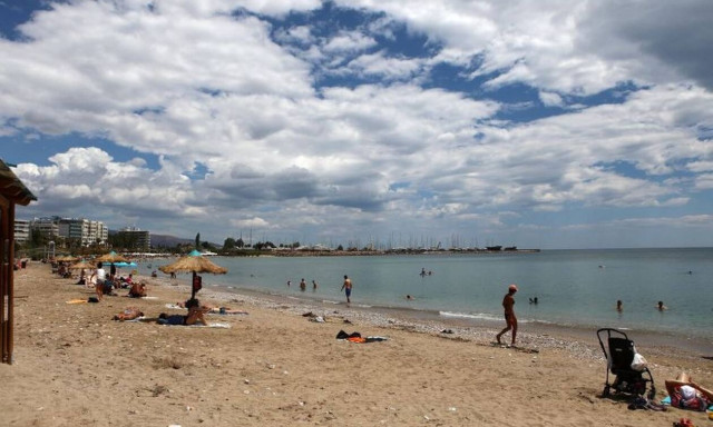 Καιρός: Με λίγες τοπικές βροχές και νέα άνοδο της θερμοκρασίας η Παρασκευή