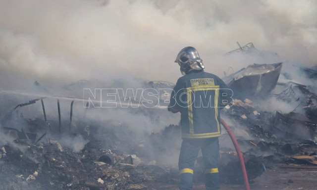 Φωτιά στου Ρέντη: Καλύτερη η εικόνα - Μάχη των πυροσβεστών με διάσπαρτες εστίες