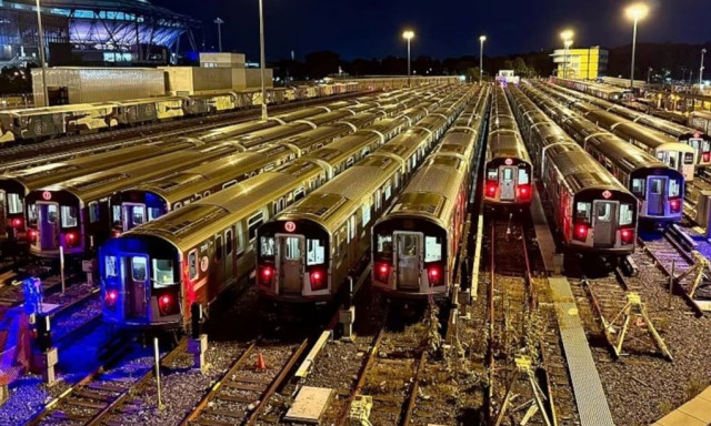 Έριξαν 2.500 βαγόνια στον Ατλαντικό: Μετά από 25 χρόνια τα έχουν «καταλάβει» τα ψάρια