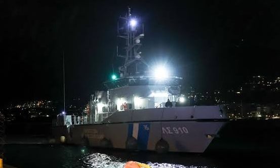 Συναγερμός στη Σάμο: Άνδρας έπεσε από σκάφος στη θάλασσα - Επιχείρηση του Λιμενικού