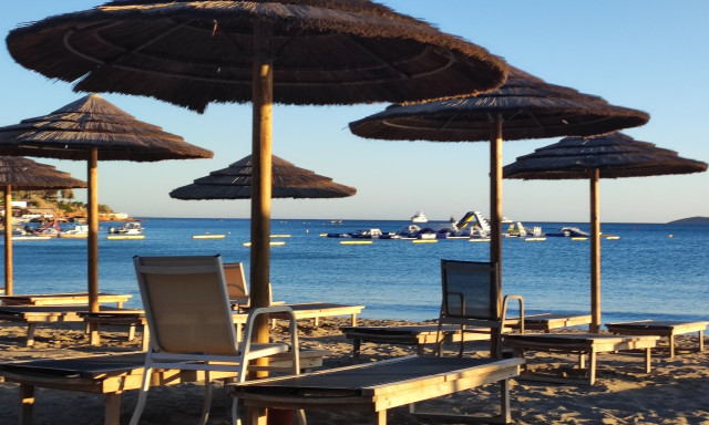 Βουλιαγμένη - σύζυγος 82χρονου: «Πέθανε για μια βλακεία σε μια άδεια πλαζ»