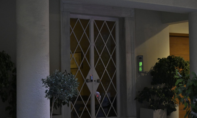 Τα δύο άτομα που βρίσκονταν στο ιατρείο όταν έφτασε ο Μαζωνάκης - Η μία έκανε πλασμαφαίρεση