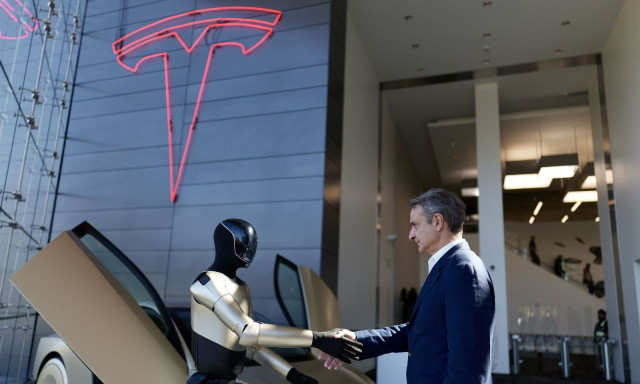 Ο Κυριάκος Μητσοτάκης στο εργοστάσιο της Tesla - Η ξενάγηση και η ενημέρωησ για το πρόγρμαμα Optimus