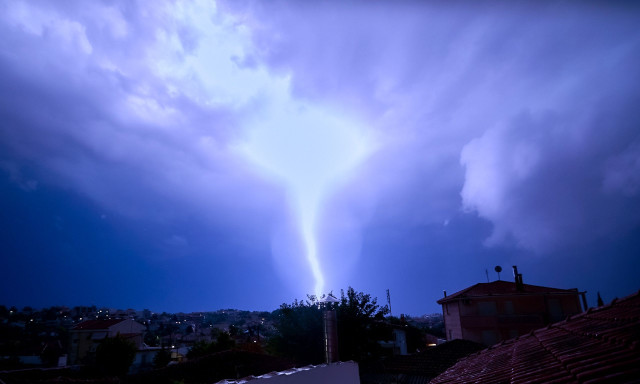 Καιρός: Φθινοπωρινή παρένθεση με βροχές και καταιγίδες σε πολλές περιοχές – H θερμοκρασία σε πτώση