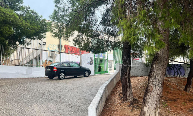 Ηλιούπολη: Κρίσιμη η κατάσταση της διευθύντριας που υπέστη ανακοπή από την πτώση κεραυνού