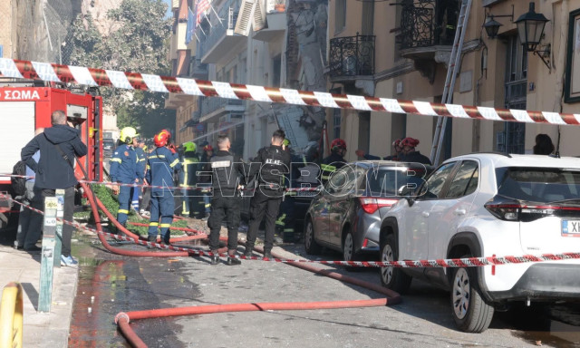 Έκρηξη στην Πλάκα: Ισοπεδώθηκε το κτίριο, 3 τραυματίες - Η ΕΜΑΚ ψάχνει για εγκλωβισμένους - Βίντεο