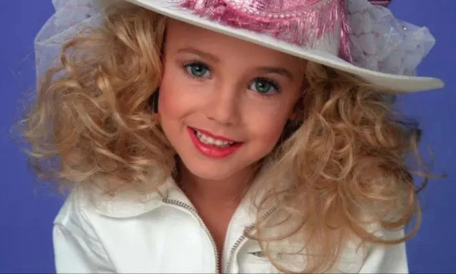 JonBenét Ramsey: Νέα θεωρία για τη δολοφονία του 6χρονου κοριτσιού που συγκλόνισε τις ΗΠΑ