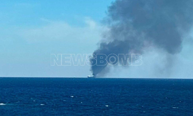 Φωτιά εν πλω στο «Blue Carrier 2» με 29 επιβάτες βόρεια της Μυκόνου: Σε εξέλιξη μεγάλη επιχείρηση