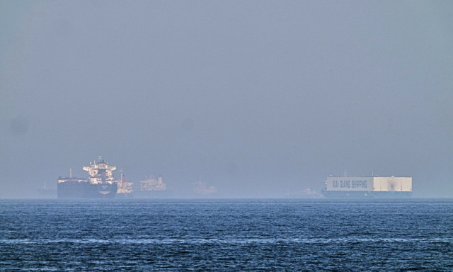 Μέση Ανατολή: Περίπου 60 εμπορικά πλοία διέσχισαν τα Στενά του Ορμούζ σε ένα 24ωρο