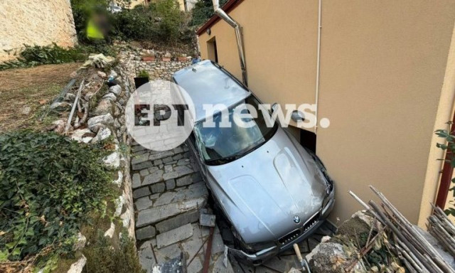 Καστοριά: Αυτοκίνητο «προσγειώθηκε» σε αυλή σπιτιού - Τραυματίστηκε η οδηγός