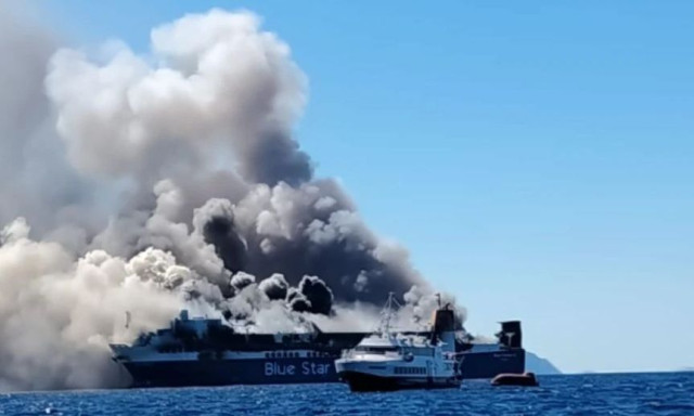 Μύκονος: Μάχη για να μη βυθιστεί το Blue Carrier 2 - Έχει πάρει επικίνδυνη κλήση