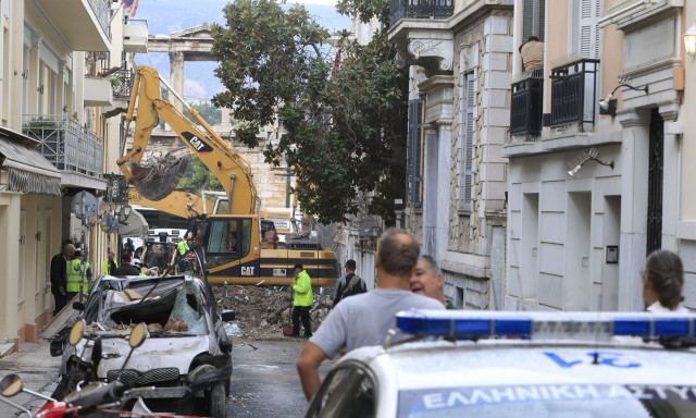 Πλάκα: Η λάμπα του μπάνιου στον δεύτερο όροφο πίσω από την τραγωδία με τους έξι νεκρούς;