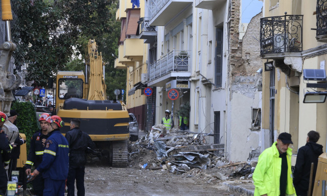 Κατάρρευση κτηρίου στην Πλάκα: Πληροφορίες για αυτόνομους λέβητες αερίου στα διαμερίσματα