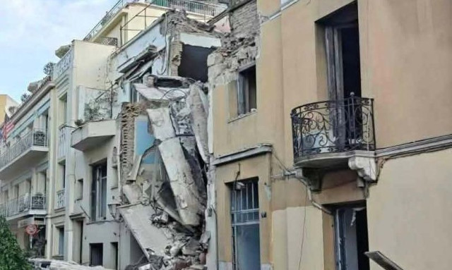 Πλάκα - Καθηγητής Καρύδης: Το κτίριο ήταν «από έξω μπέλα μπέλα και από μέσα Κατσίβελα»