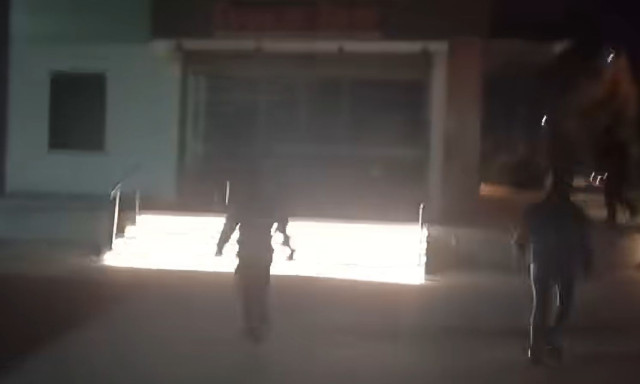 Βιολάντα: Επίθεση του Ρουβίκωνα με βαριοπούλες στο εργοστάσιο στη Λάρισα - Βίντεο