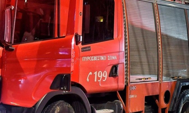 Εύβοια: Ζευγάρι εγκλωβίστηκε στο όχημα του στα Πολιτικά