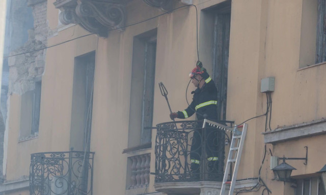 Πλάκα: Αναφορές για ύπαρξη ταχυθερμοσίφωνα φυσικού αερίου στον δεύτερο όροφο του κτιρίου