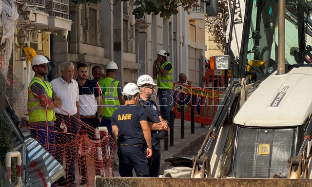 Πλάκα: Σε εξέλιξη αυτή την ώρα οι αυτοψίες της Πολεοδομίας στα κτίρια που επηρεάστηκαν
