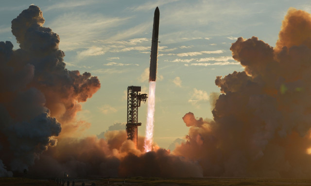 Ο πύραυλος Starship της SpaceX έφτασε σε τροχιά για πρώτη φορά, αφού ένας από τους κινητήρες χάλασε