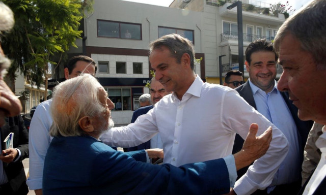 Μητσοτάκης: «Βάλτε πλάτη» - Τι είπε ο πρωθυπουργός σε πολίτες στον Ασπρόπυργο