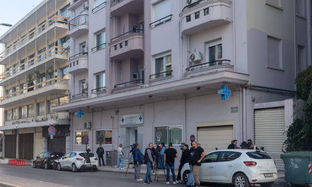 Θεσσαλονίκη: «Τον βρήκαμε λερωμένο με εμετούς» - Συγκλονίζουν οι καταγγελίες συγγενών των ασθενών