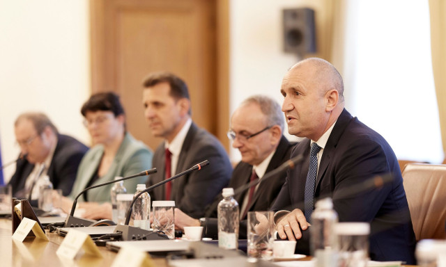 Βουλγαρία: Ο πρωθυπουργός Ράντεφ ζητά έναρξη διαλόγου με τη Ρωσία μπροστά στον πυρηνικό «κίνδυνο»