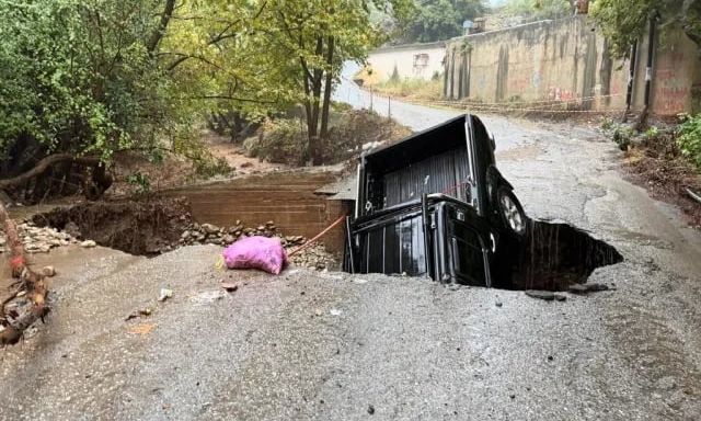 Πρωτοφανής θεομηνία στον Μυλοπόταμο: «40 χρόνια είχε να βρέξει τόσο, τεράστιες οι καταστροφές»