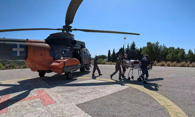 Τέλενδος: Εντυπωσιακή διάσωση τραυματία πεζοπόρου από Super Puma της Πολεμικής Αεροπορίας