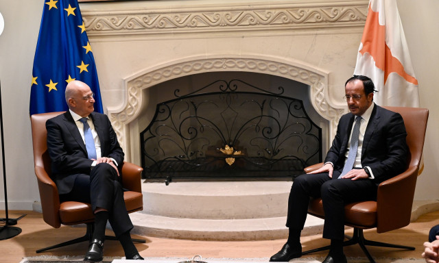 Δένδιας από Λευκωσία: «Η Ελλάδα είναι και θα είναι εδώ» – Μήνυμα στήριξης προς την Κύπρο