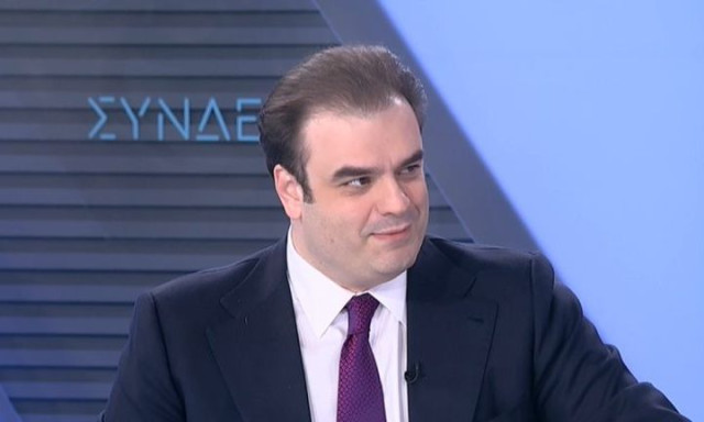 Ο Πιερρ, οι servicers η απαλή σέντρα σε Στουρνάρα, Το ντόμινο των εδρών, Γιατί στο Αιγάλεω;